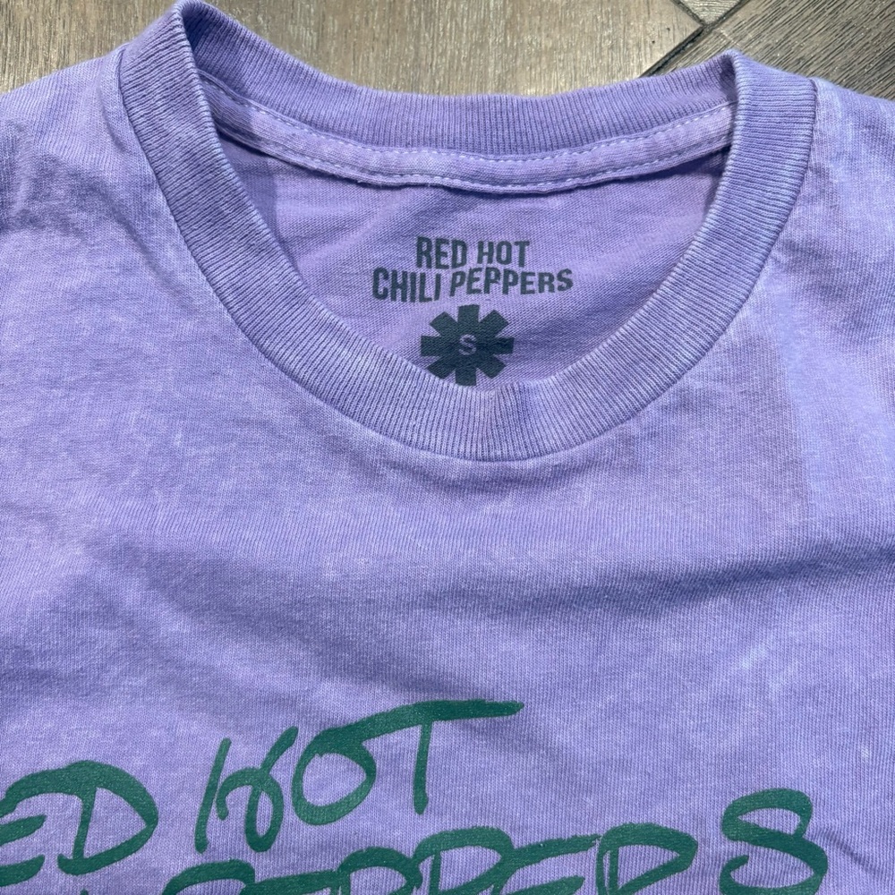Red Hot Chili Peppers Lips Purple Rock T-Shirt Size Small - Picture 3 of 5